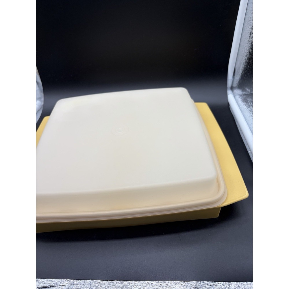 VTG Tupperware Deviled Egg Keeper Carrier Tray Container 723-3 Harvest Gold USA